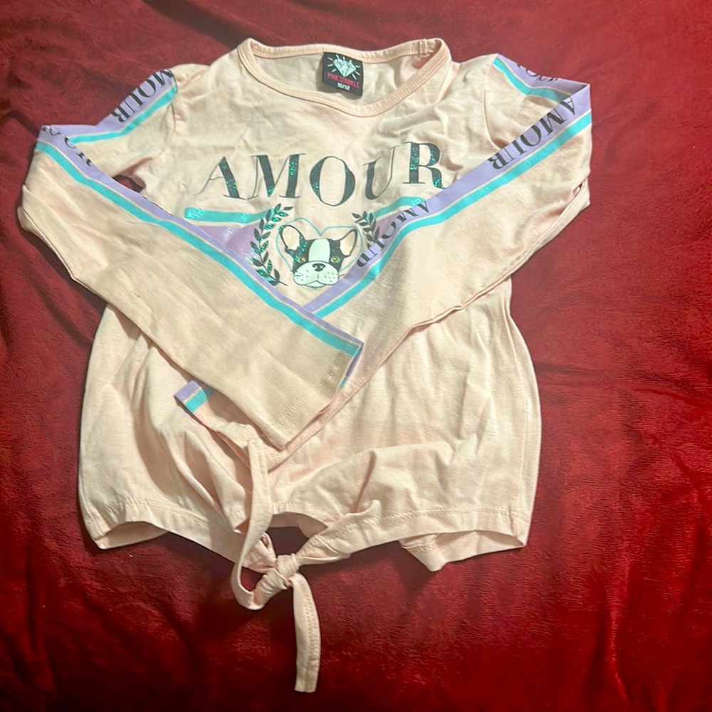 This t shirt is on sale for 10 dollars it a good shirt for 10-11 year olds thx.!